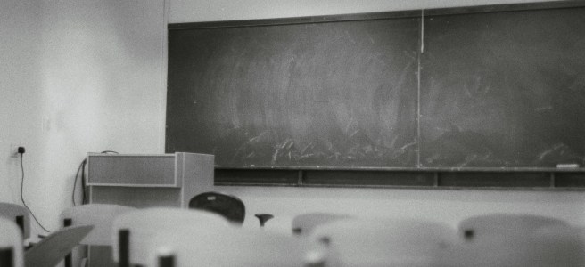 Foto de Lengua sin Linaje, en Zenda Libros. Reseña de Blas Valentín Moreno