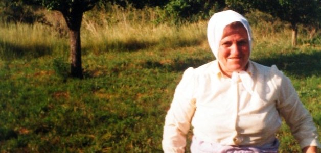 Mi madre, Teófila Moreno Rodríguez, en el campo.